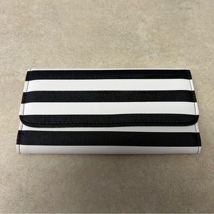 Kut from the kloth black and white wallet